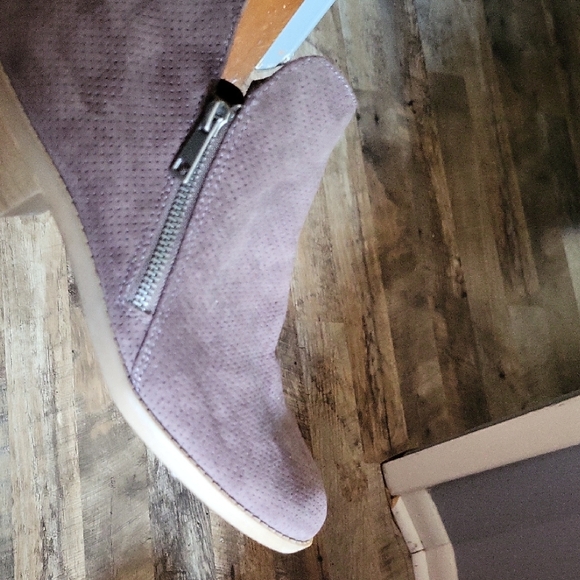 Universal Thread Textured Purple Booties - Picture 5 of 6